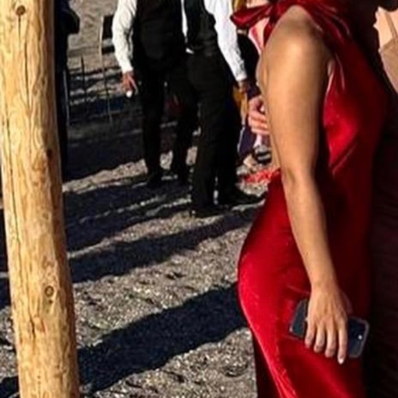 x REVOLVE Penelope Gown in Burgundy SAU LEE - Picture 1 of 4